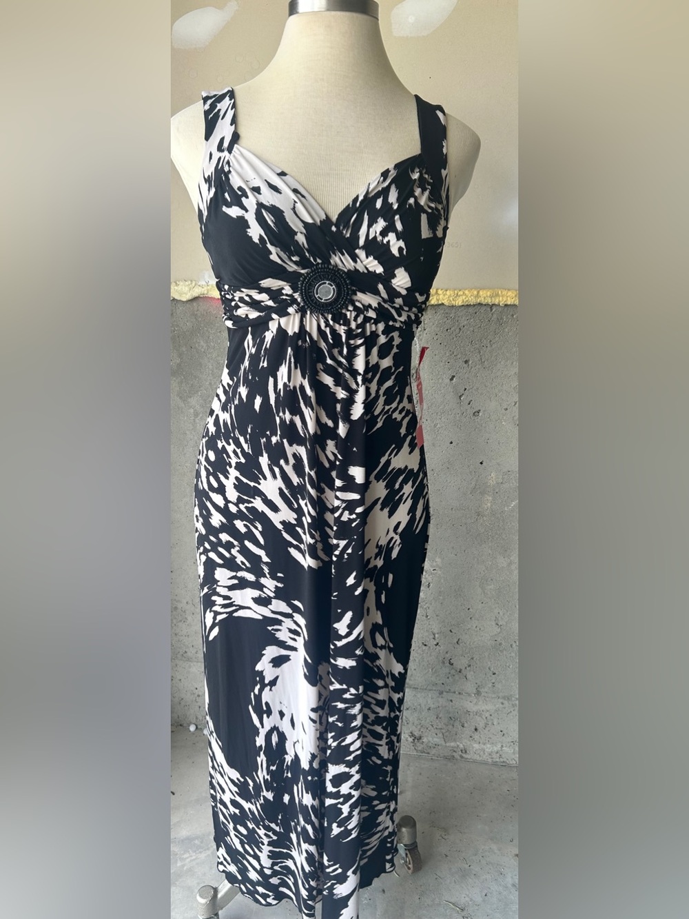 Black & White Print Maxi Dress with Decorative Waist Accent